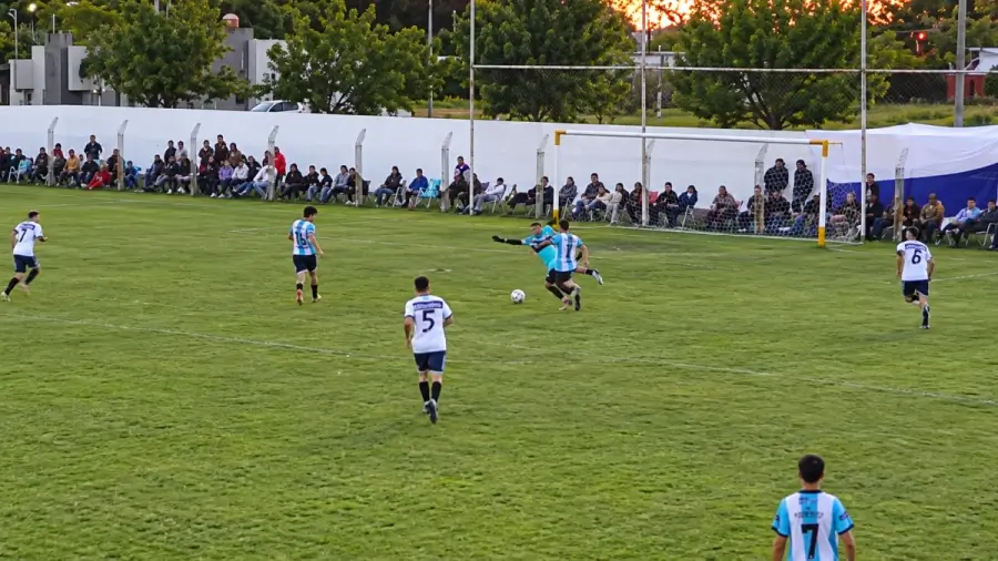 Momento del partido de ida entre Belgrano de Tartagal y Atlético Las Garzas por la final de la Liga Norteña 2026.