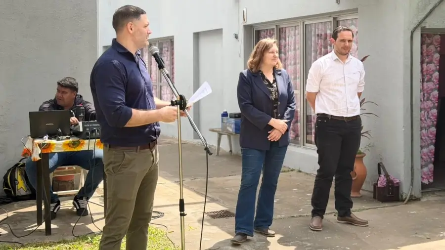 El intendente Cristian Marega acompaña la inauguración del área deportiva de la Residencia San José en Villa Ocampo.