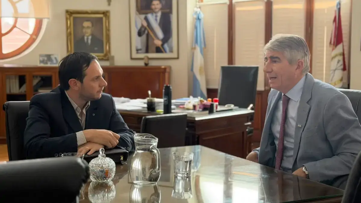 El intendente Cristian Marega se reunió con el ministro Fabián Bastia para abordar proyectos de gestión de Villa Ocampo.
