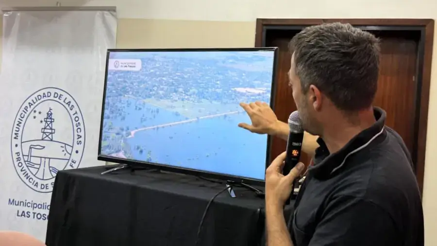 Damián Cremona, secretario de Desarrollo Productivo de Las Toscas, expone las acciones municipales de preparación ante posibles contingencias por el Fenómeno de El Niño.