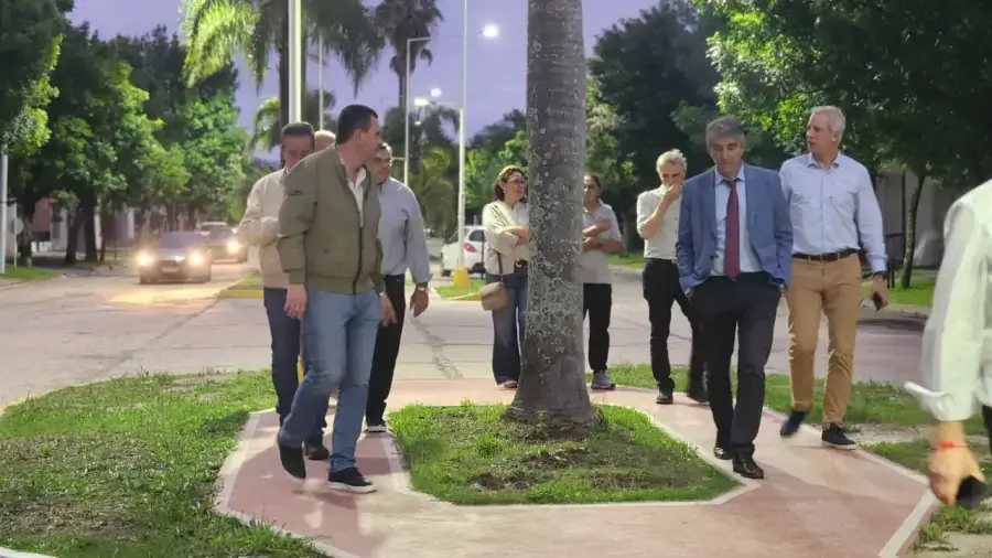 Autoridades provinciales y municipales recorren las obras de los senderos aeróbicos sobre la avenida Federico Sigel de Malabrigo.