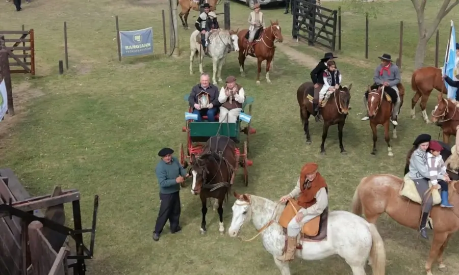 Felipe Michlig participó del Encuentro de Agrupaciones Gauchas y Juegos a Caballo en San Guillermo