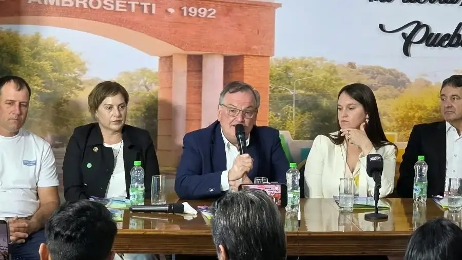Felipe Michlig durante la presentación de la Fiesta de la Confraternidad en Ambrosetti