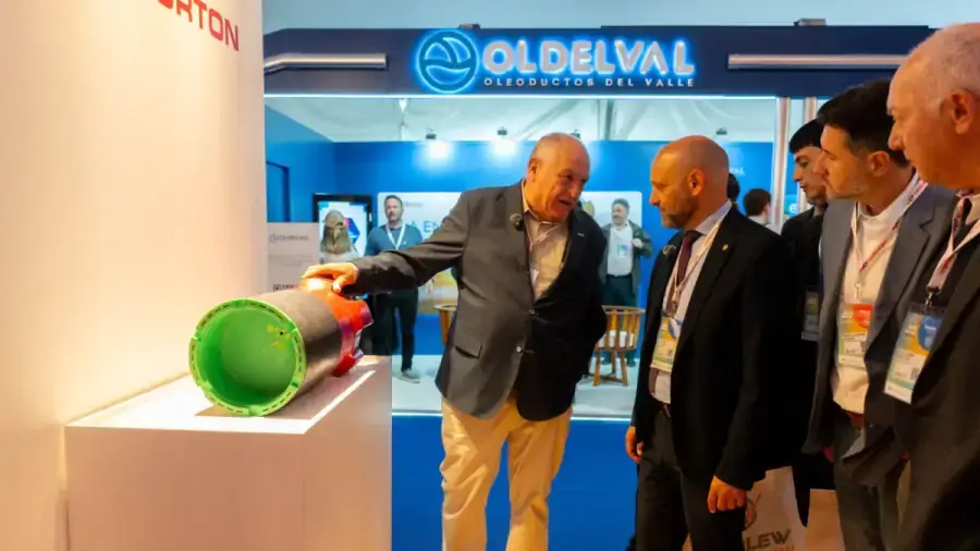 Gustavo Puccini recorre la Argentina Oil & Gas Expo Patagonia 2026 junto a representantes de la industria energética.