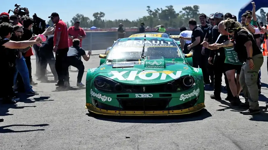 Ignacio Faín celebra su primera victoria en el Turismo Carretera con el Torino del Trotta Racing