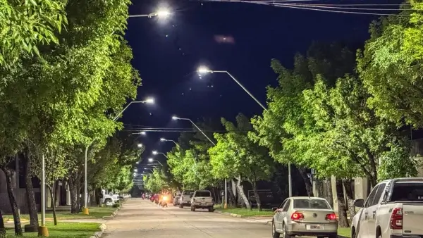 Nueva iluminación LED en calle Almirante Brown de Malabrigo
