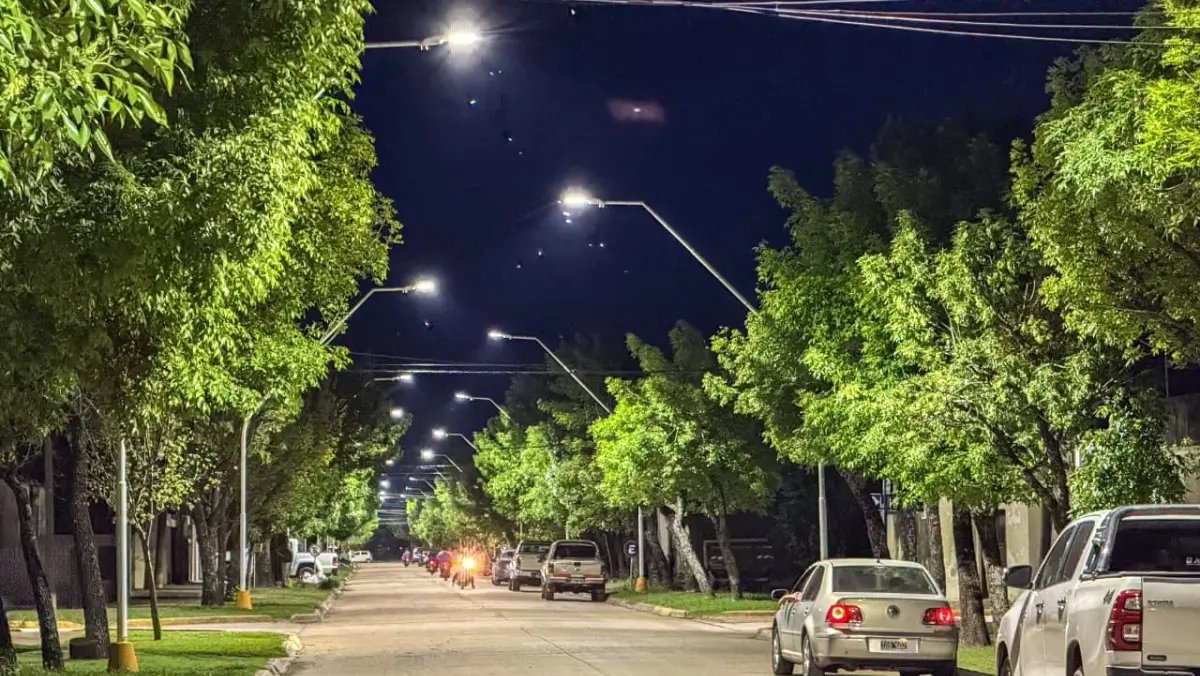 Nueva iluminación LED en calle Almirante Brown de Malabrigo