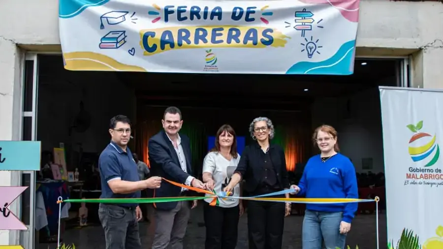 Inauguración de la Feria de Carreras 2026 en Malabrigo, con la participación del intendente Roberto Sponton.
