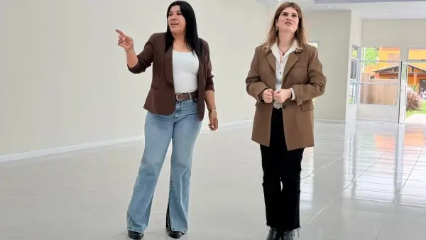 Charo Mancini junto a Lorena Cardozo durante la reunión de trabajo en Tacuarendí