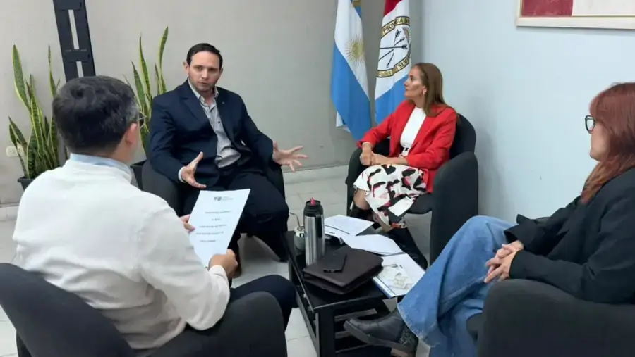 Cristian Marega se reunió con Marcela Aeberhard y Samuel Sager para impulsar el desarrollo turístico del norte santafesino.