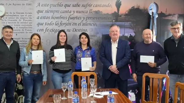 Felipe Michlig encabeza la entrega de aportes provinciales a representantes de Hersilia y otras localidades del departamento San Cristóbal.
