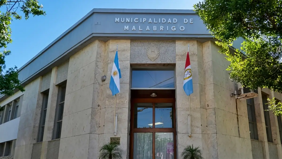Frente de la Municipalidad de Malabrigo donde se anunció la licitación de materiales para el Complejo de Viviendas de la 3ra Edad
