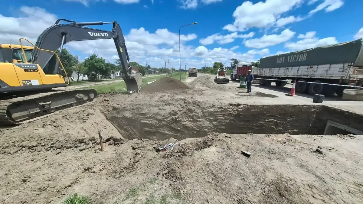 Construcción de dos alcantarillas sobre la Ruta Provincial 40s para mejorar el drenaje en Reconquista.