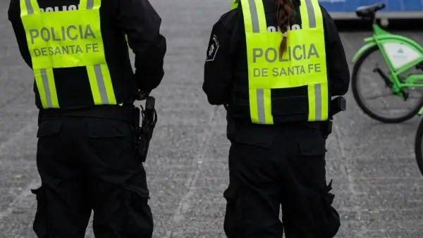 Policías realizan tareas de prevención y custodia en espacios públicos de Santa Fe