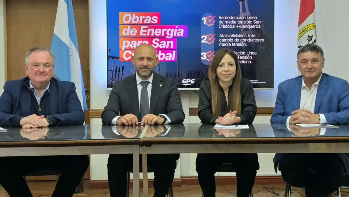 Felipe Michlig, Gustavo Puccini, Anahí Rodríguez y Marcelo González durante la presentación de las obras eléctricas previstas para San Cristóbal y Castellanos.