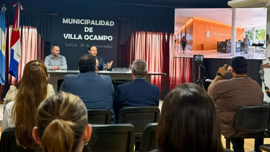 Vista general de la conferencia de prensa en la que se presentó el proyecto para construir los nuevos tribunales judiciales de Villa Ocampo.