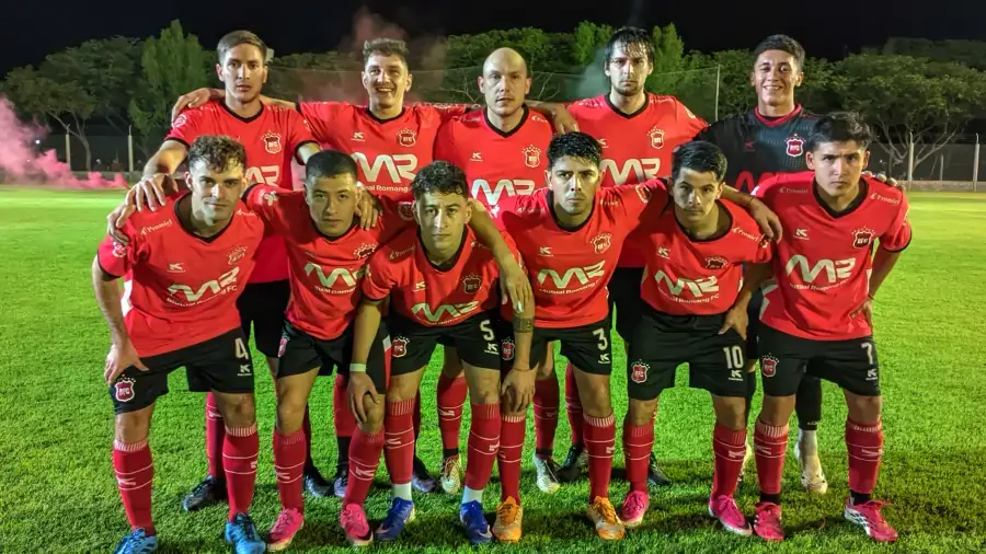 Equipo de Romang FC que consiguió el pase a semifinales de la Liga Reconquistense tras vencer a Tigre por 2 a 0.