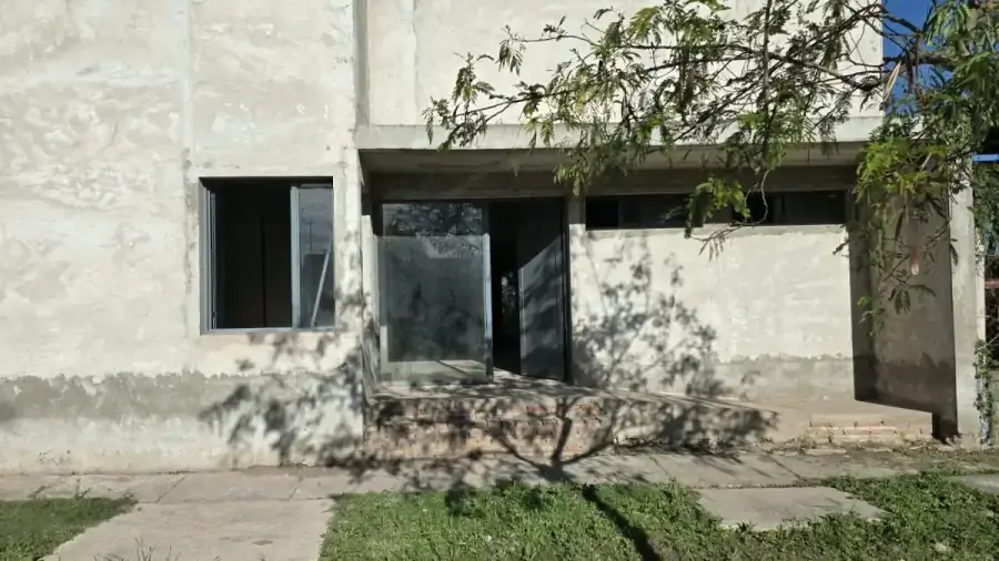 Edificio del Punto Violeta de San Cristóbal donde se continuará la obra con fondos provinciales y aportes municipales.
