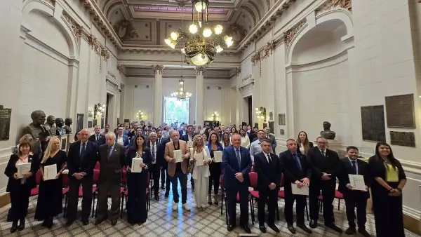 Acto institucional en la Legislatura de Santa Fe por el primer aniversario de la reforma constitucional.