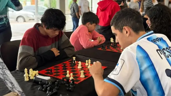 Jóvenes participan del Segundo Encuentro de Ajedrez en Las Toscas