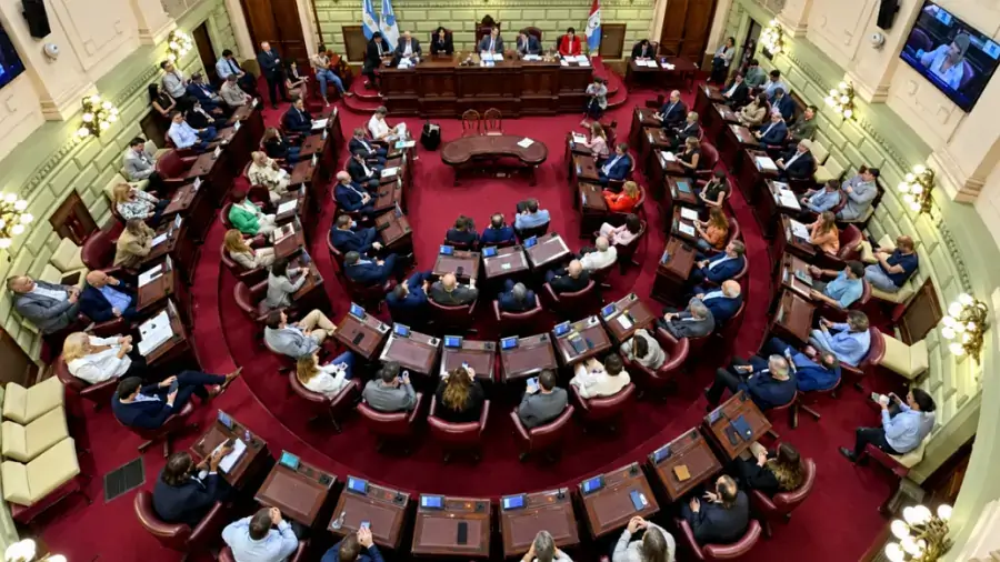 Sesión de la Cámara de Diputados de Santa Fe, en el marco del debate legislativo sobre el proyecto de reforma de seguridad impulsado por el Gobierno provincial.
