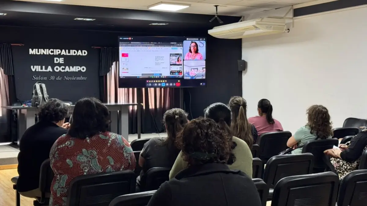 Actividad del taller Ponele Corazón sobre identidad, diseño y comunicación para emprendedores de Villa Ocampo.