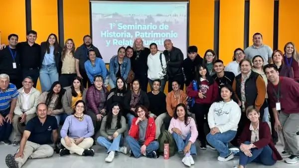 Disertantes y asistentes del primer Seminario de Historia, Patrimonio y Relato Turístico realizado en Villa Ocampo.
