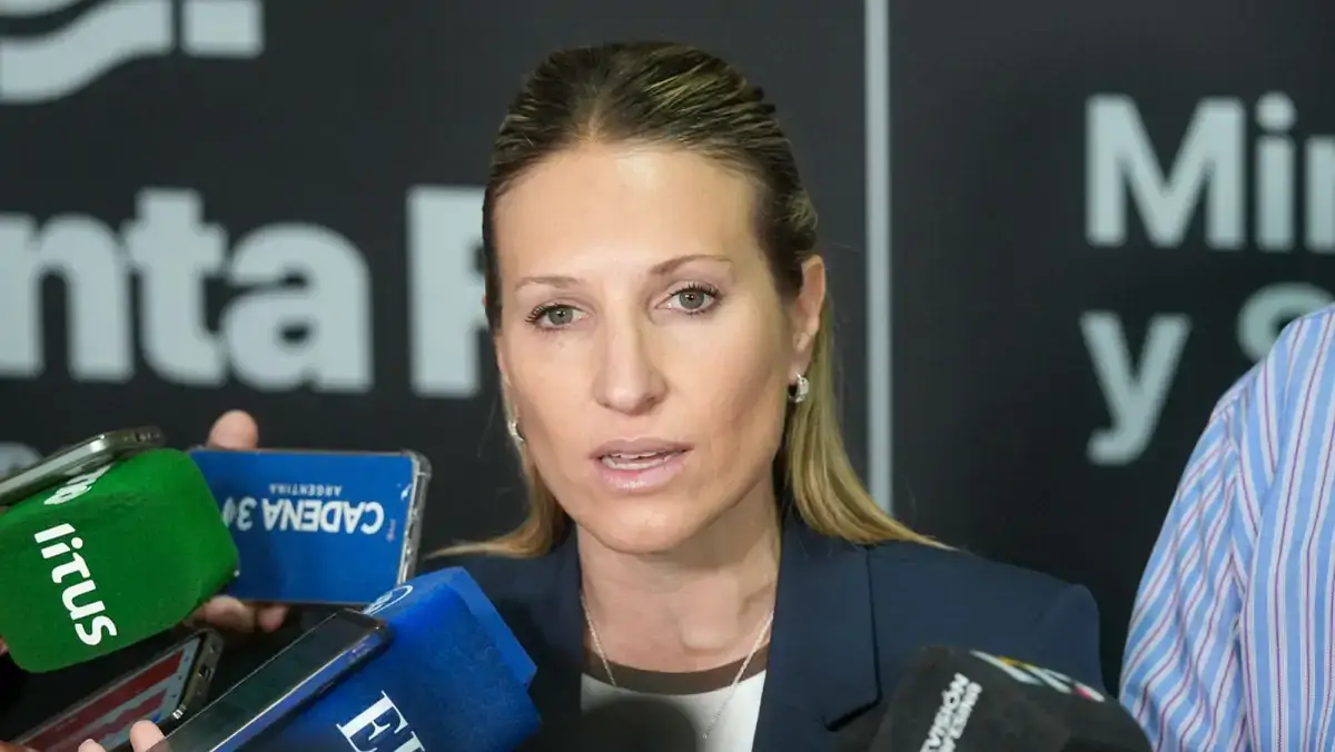 Virginia Coudannes brinda declaraciones sobre el Plan de Seguridad de la provincia de Santa Fe.